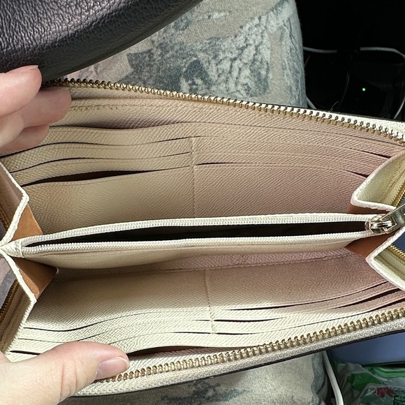 Coach Cream Leather Zip Wallet - Picture 2 of 4